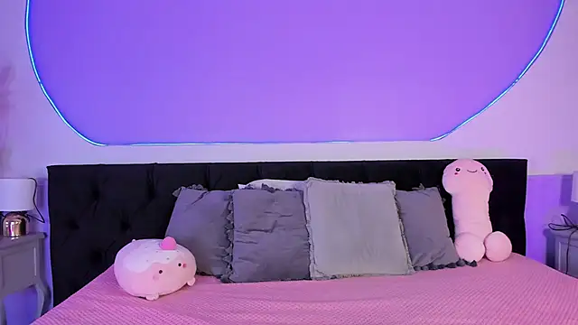 Julieta Cortes   online show from October 21, 11:58 am