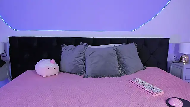 Julieta Cortes   online show from September 26, 12:14 pm