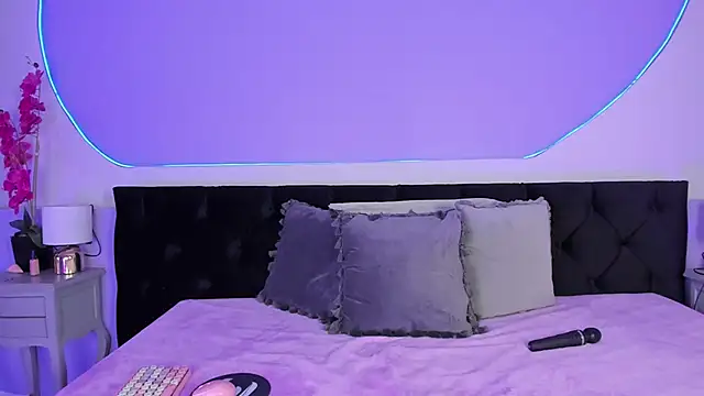 Julieta Cortes   online show from September 27, 12:23 pm