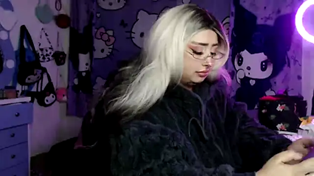 lussyevans24 online show from March 21, 8:19 am