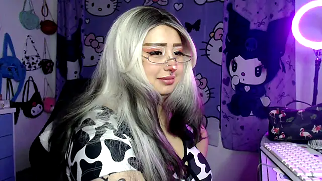 lussyevans24 online show from March 18, 5:45 am