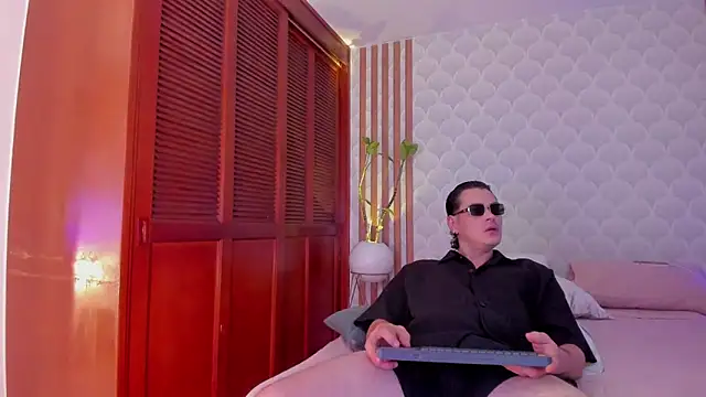 PamelaReall online show from September 26, 8:12 am