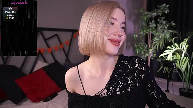 LindaThacker online show from September 15, 4:43 am