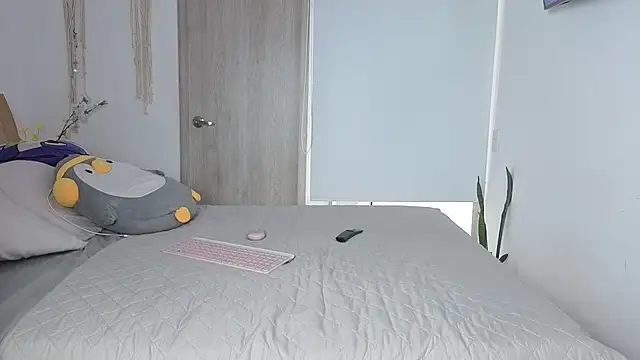 leidysauts online show from April 29, 9:42 pm