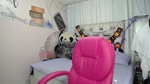 EMMA SWEETT1 online show from October 22, 12:43 pm