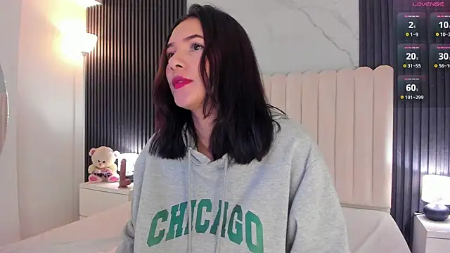 KatDreams  online show from October 4, 8:24 pm