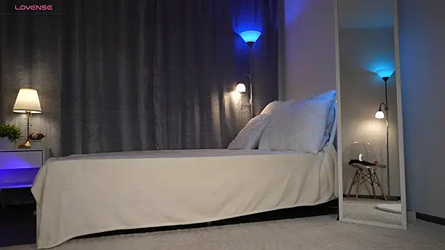 Amely Young online show from November 15, 1:28 am