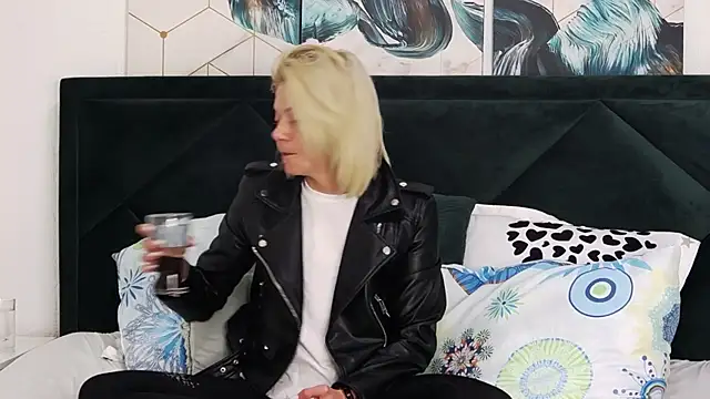 tanyagrey online show from April 15, 5:30 am