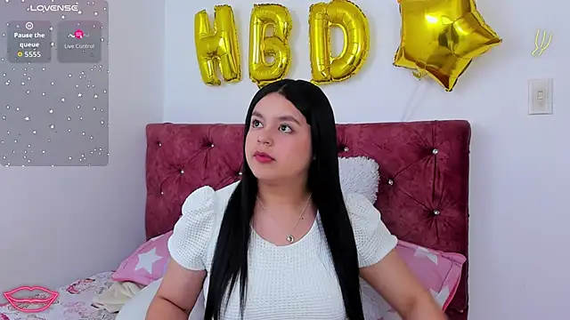 skyhotgirll online show from March 28, 7:35 pm