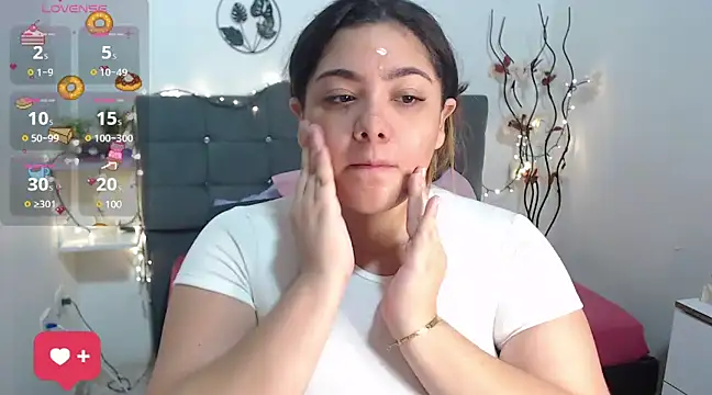 KathyGonzalez online show from December 2, 11:11 am