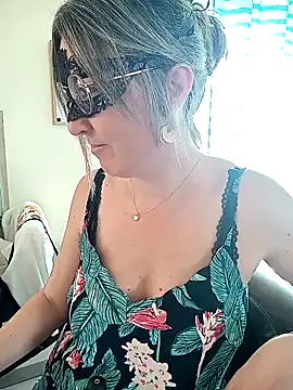 Rose Libertine online show from April 9, 8:20 am