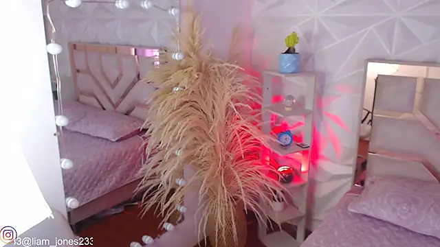 Jonesliam23 online show from September 13, 6:49 pm