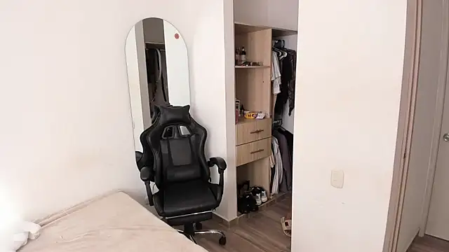 rose scottt online show from April 22, 8:50 pm