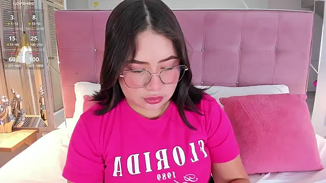 HannaKarson online show from October 14, 11:35 am