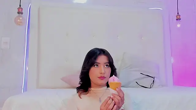 emilyadams0 online show from September 17, 11:03 pm