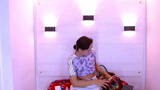 AndreaGil  online show from March 28, 12:59 pm