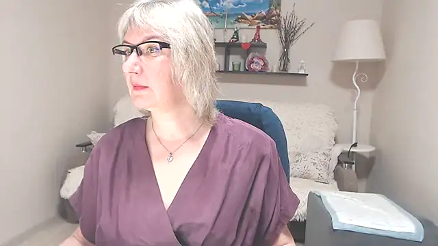 FleurMays online show from May 29, 4:21 am