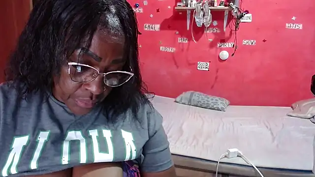 loretybig online show from October 4, 7:29 pm