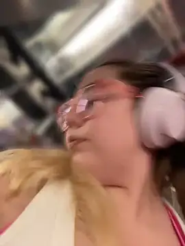 brooklynivy online show from April 21, 12:23 pm