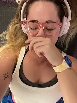 brooklynivy online show from April 27, 12:02 pm