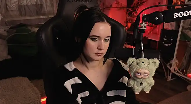 KiraLiLime online show from November 2, 1:20 am