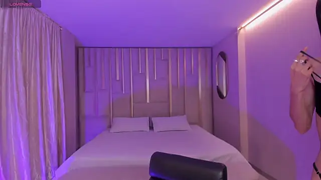 HannahJamesX online show from March 31, 12:49 pm