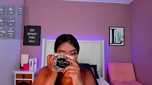 Britanymooree online show from November 5, 8:14 pm