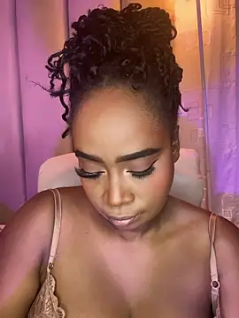 Britanymooree online show from March 21, 10:04 pm