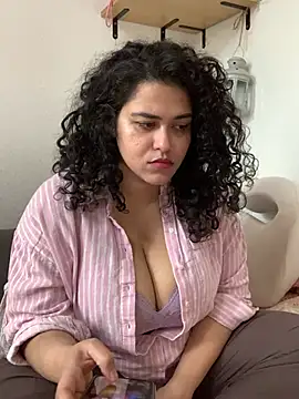 Curvydesifromgermany online show from April 16, 10:15 am