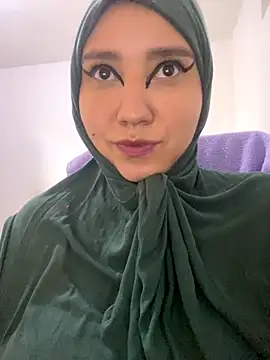 hannahayat online show from December 15, 3:28 pm