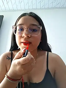 -VICKKY online show from February 16, 7:25 pm