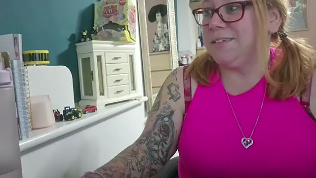 NikiDeeOfficial online show from September 14, 9:12 pm