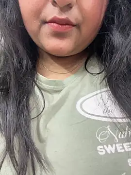 smile pretty online show from February 12, 7:59 pm