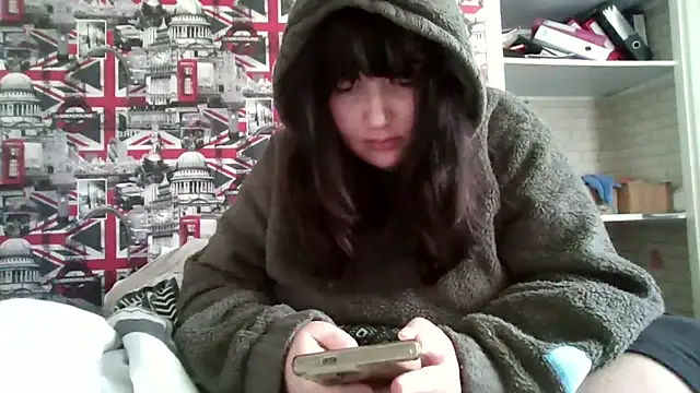 Lynylou online show from September 30, 8:31 am