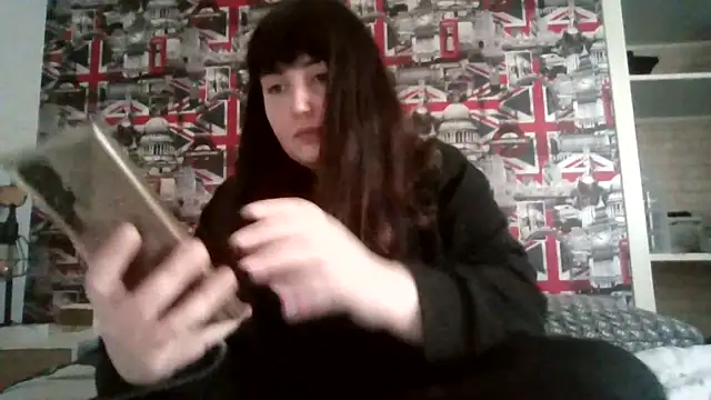 Lynylou online show from November 13, 3:55 pm