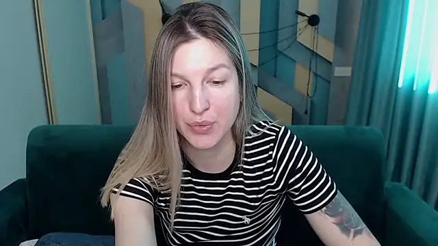 EmilyWalkeri online show from March 5, 8:21 am