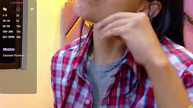 yourcuteneighbourr online show from September 9, 2:55 am