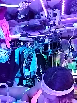 gurlnips online show from March 21, 11:48 am