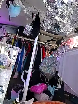 gurlnips online show from September 27, 9:00 pm