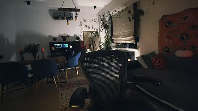 Leona Mell online show from November 2, 10:46 pm