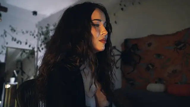 Leona Mell online show from October 28, 6:35 pm