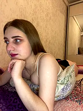 MollyDolle online show from October 22, 5:40 pm