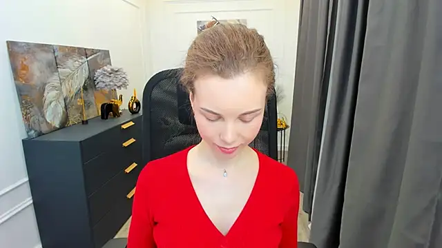 MileyWings online show from April 24, 12:30 pm