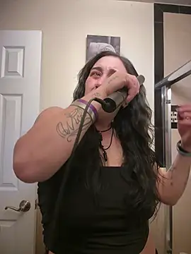 ThicBunz online show from March 27, 10:10 pm