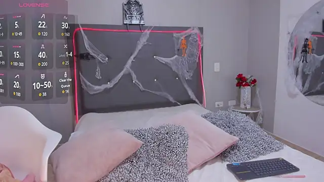 emma lye online show from October 18, 9:27 pm