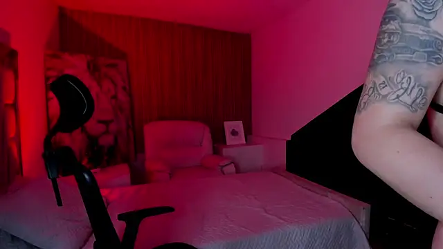 Melany Luv online show from October 20, 8:45 pm