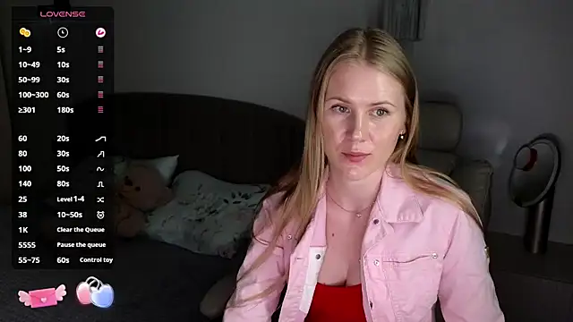 IsabelAllen online show from June 15, 3:45 pm