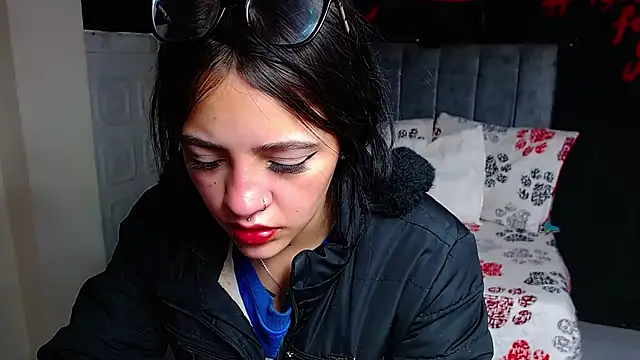 Violettasquirt online show from March 31, 1:33 pm