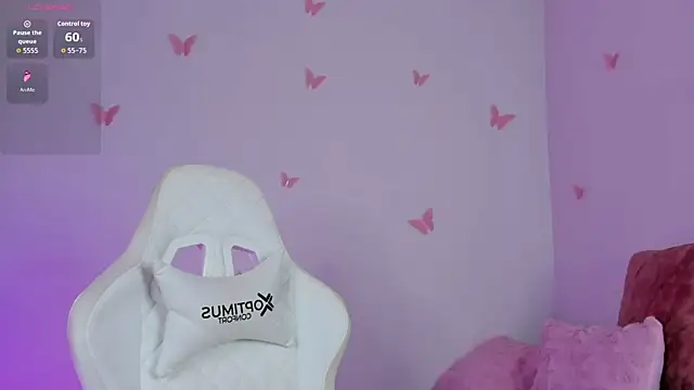 EmilyRive online show from October 19, 9:39 pm