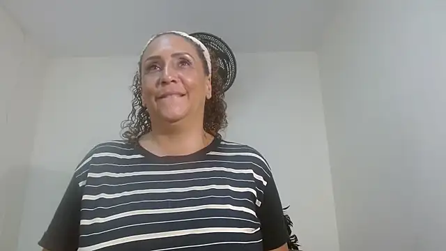 EvaMills1 online show from January 16, 9:11 pm